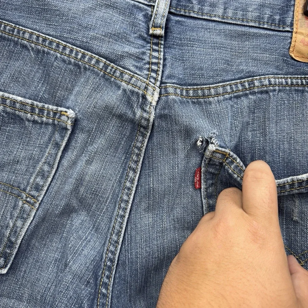 Levis shop confidence